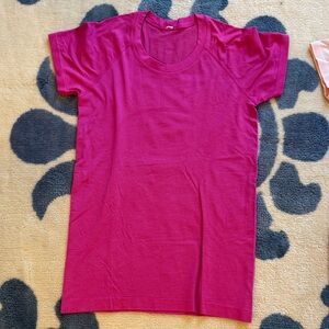 Lululemon Swiftly, tech 2.0 hip length Pink Short Sleeve T-Shirt